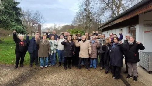 Photo de groupe en extérieur de la commission exécutive de l'Union départementale CGT des Hauts de Seine.